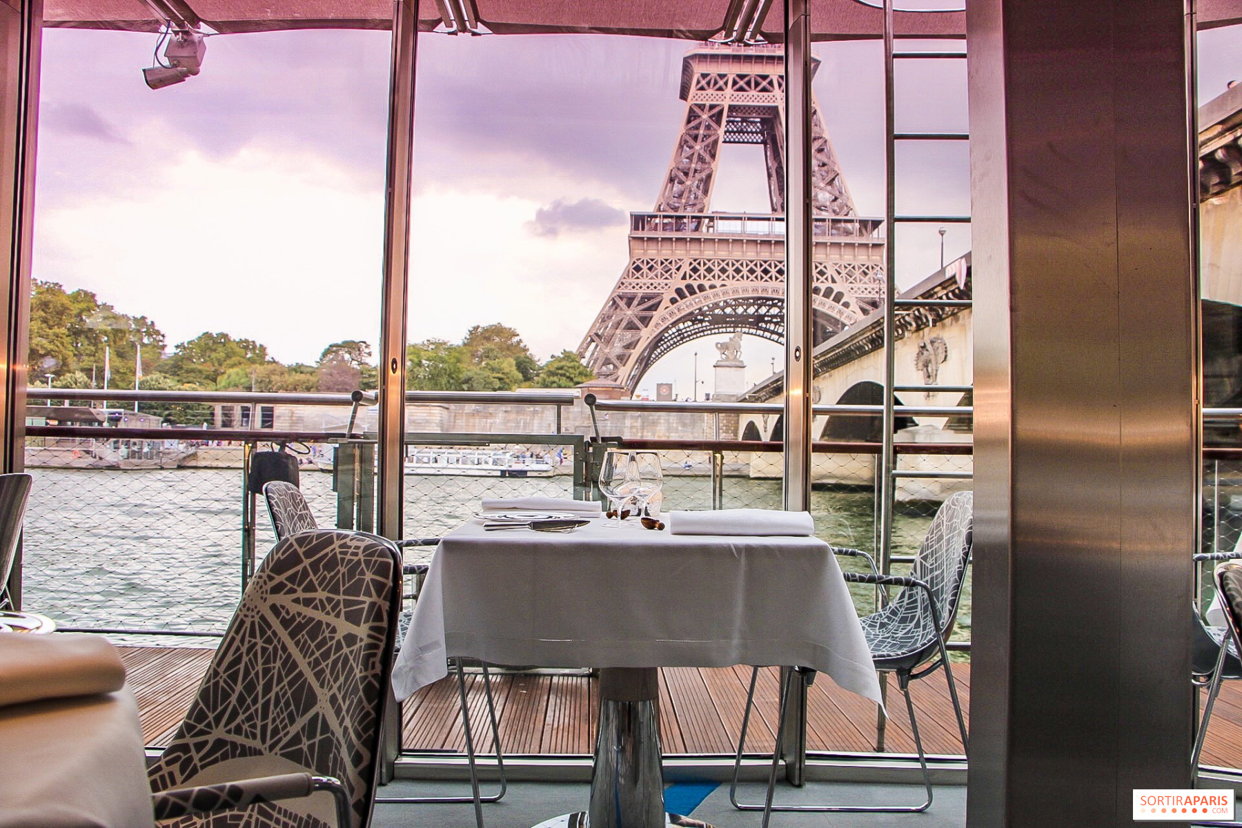 Réveillon 2024 à Paris : Paris Boat Party au Concorde Atlantique sur La  Seine 