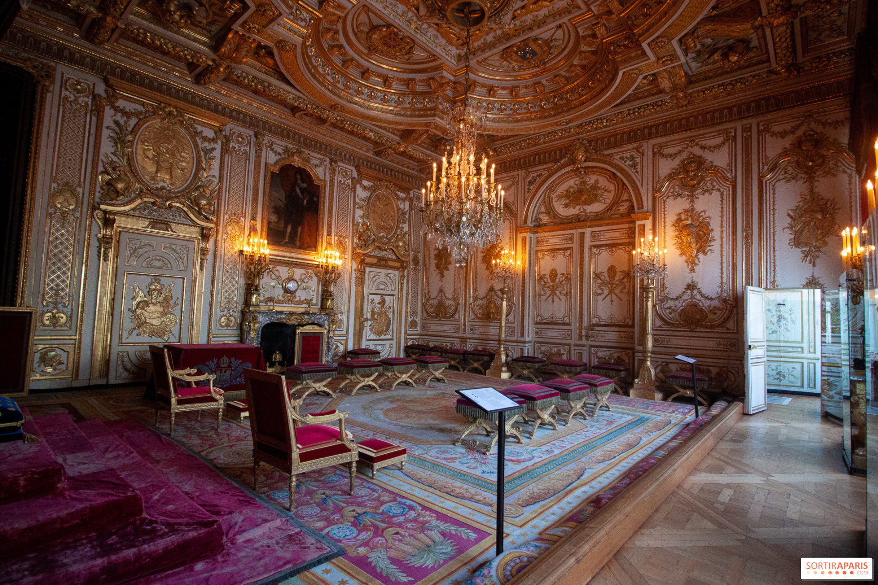 Interactive investigations at the Château de Fontainebleau: an