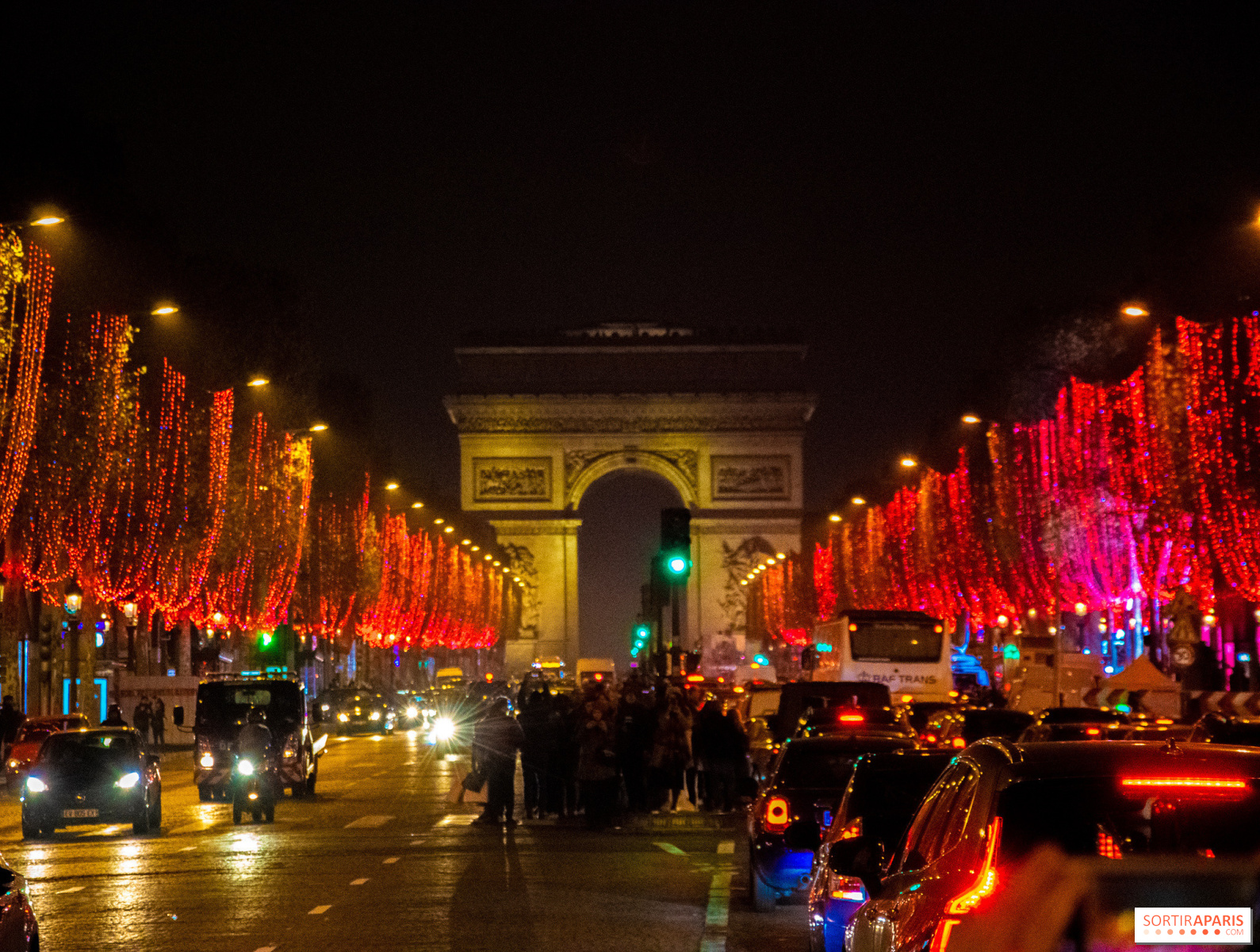 Apple ouvre son plus grand magasin français sur les Champs-Elysées