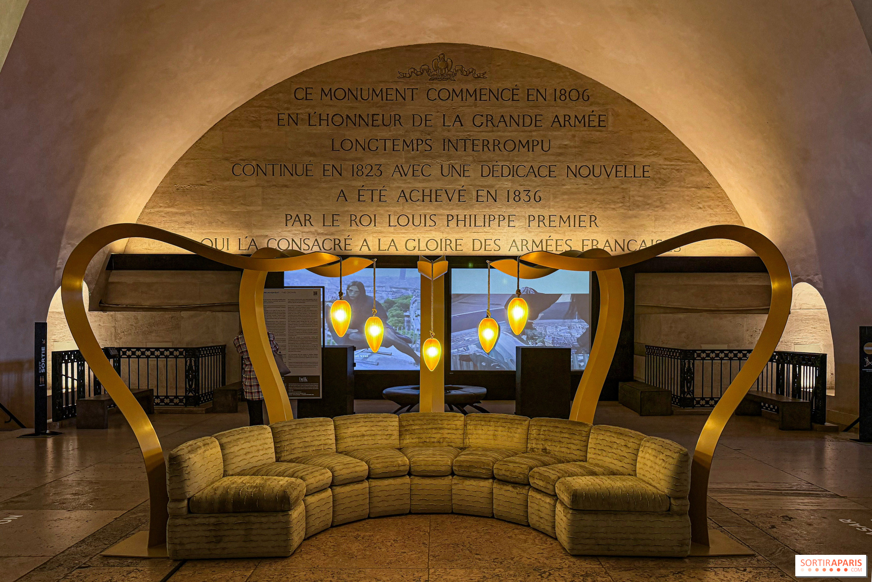 Une exposition design traverse l’Arc de Triomphe jusqu’à son acrotère pendant Paris Design Week 2026