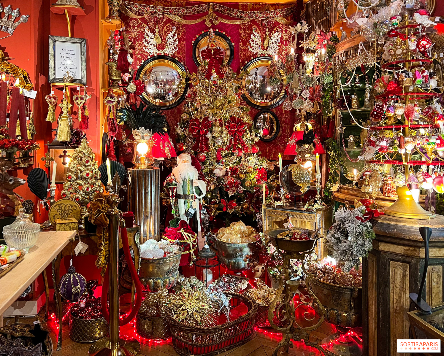 La Maison du Roy, the kingdom of Christmas decorations on Grands ...