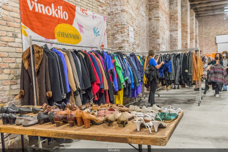 Be eco-fashion with a new sale of vintage clothes by the kilo in Paris!