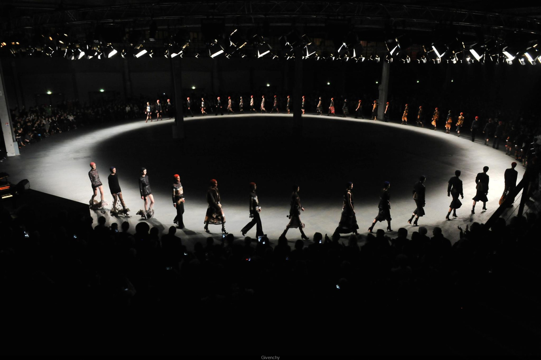 Paris Fashion Week 2023 gjenopplev visningen av Givenchy PrêtàPorter