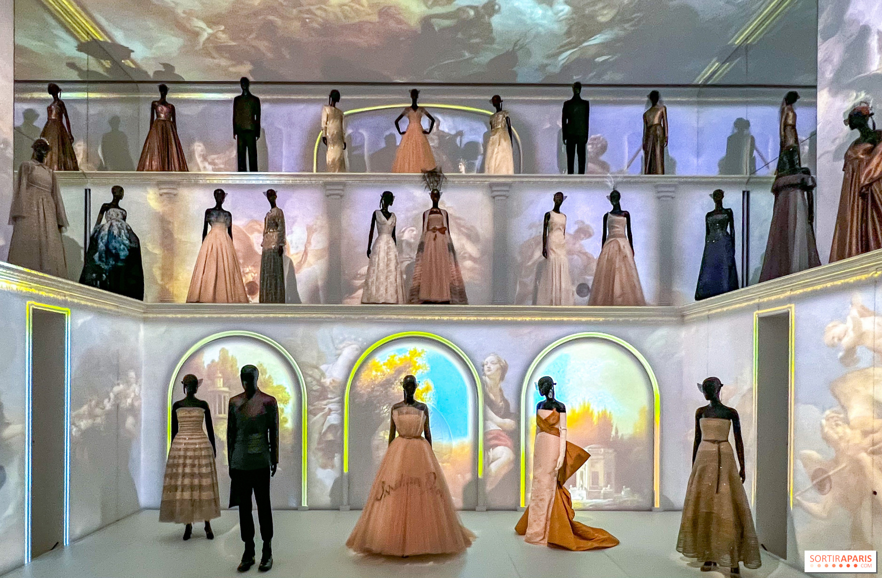 Paris apresenta a maior exposição de Christian Dior, o estilista