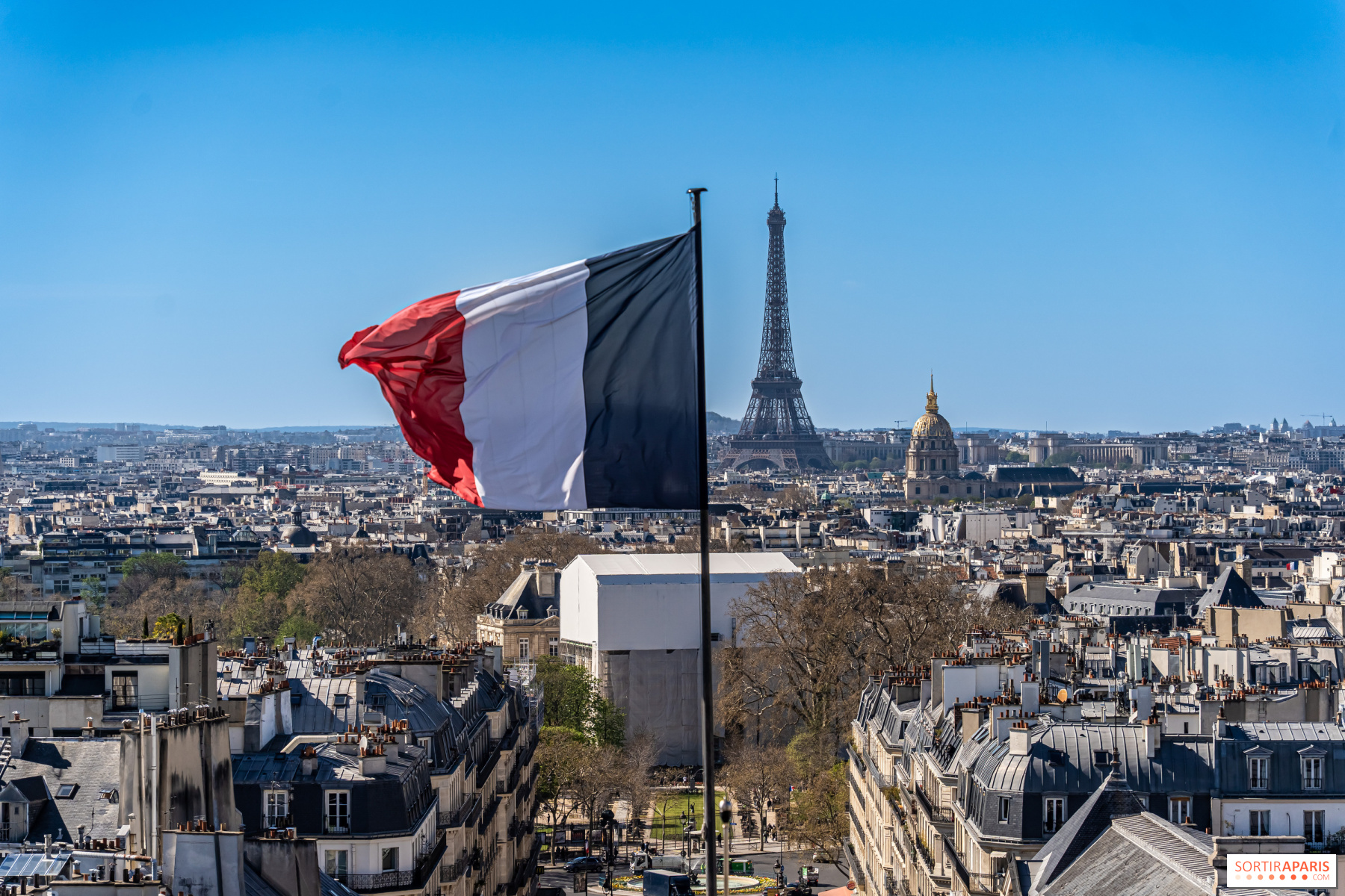 Что случилось в париже 2024 год башня. Вилла Виндзор в Париже. Париж в 2024 году. Телевидение Франции. Париж 2023.