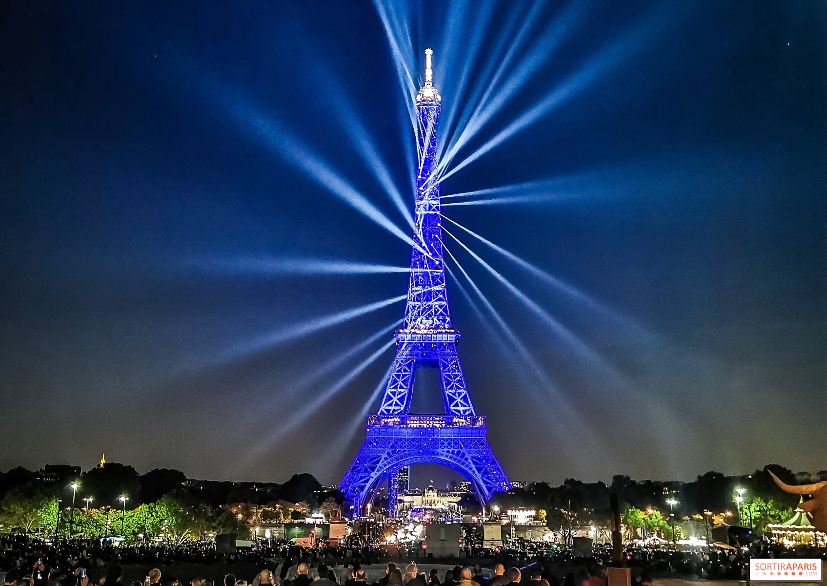 La Tour Eiffel F te Ses 130 Ans Avec Son Spectacle Son Et Lumi re La Tour Eiffel F te Ses 130 Ans Avec Son Spectacle Son Et Lumi re
