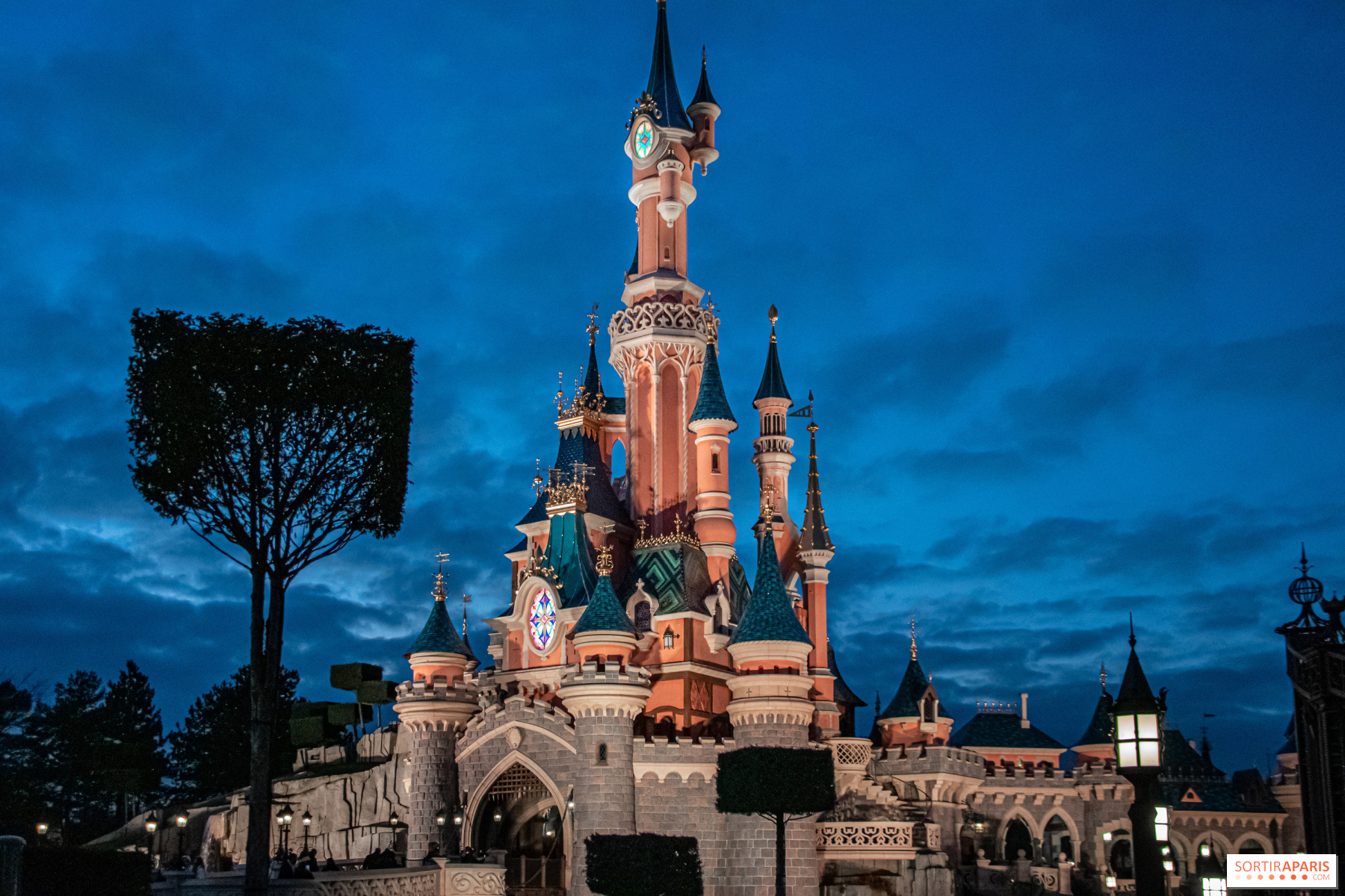 Soirée du Nouvel an à Disneyland Paris 2023 : programme, horaires, billets