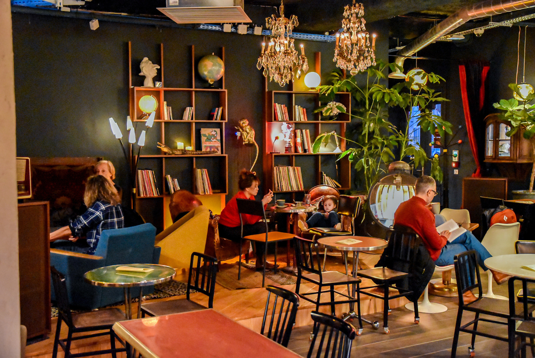 Top Bars et Cafés Parisiens : L'Art s'invite dans vos sorties