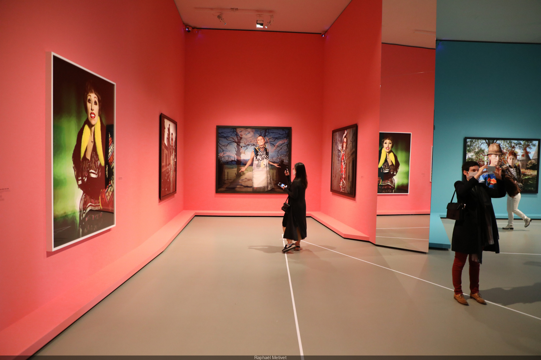 File:Rétrospective Cindy Sherman à la Fondation Louis Vuitton, Paris  2020.jpg - Wikimedia Commons