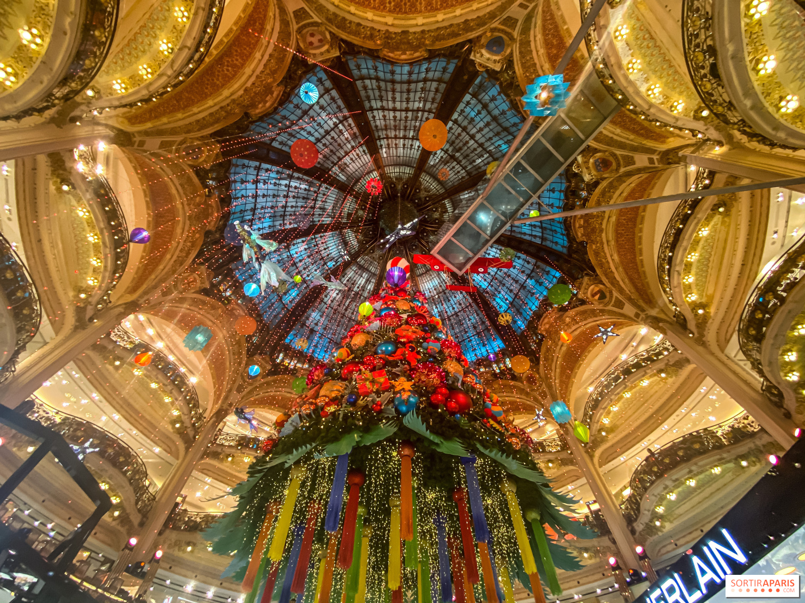 2020 Galerie Lafayette's Christmas tree will look like this ! And it's  wonderful.