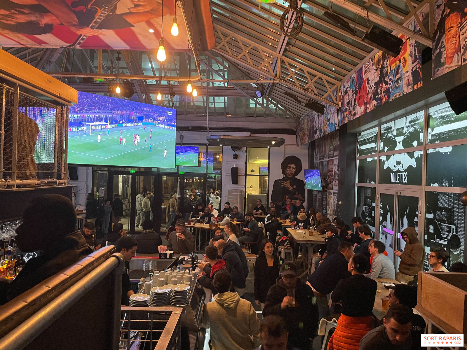 Belushi s Gare Du Nord The Rock And Sports Bar Where You Won t Want To Belushi s Gare Du Nord The Rock And Sports Bar Where You Won t Want To