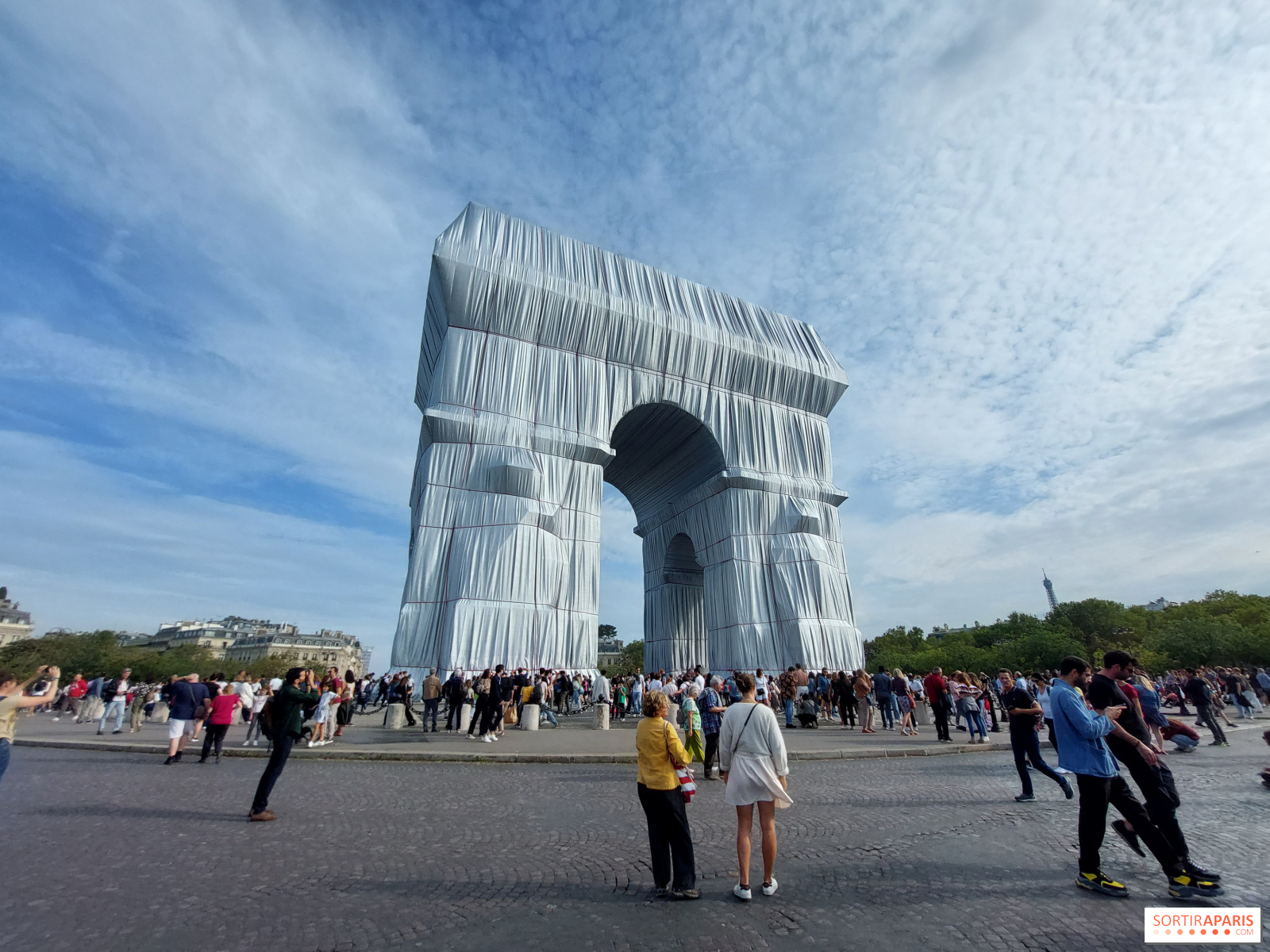 The Arc de Triomphe, wrapped; tribute to Christo, goes down this Sunday  October 3 - Sortiraparis.com