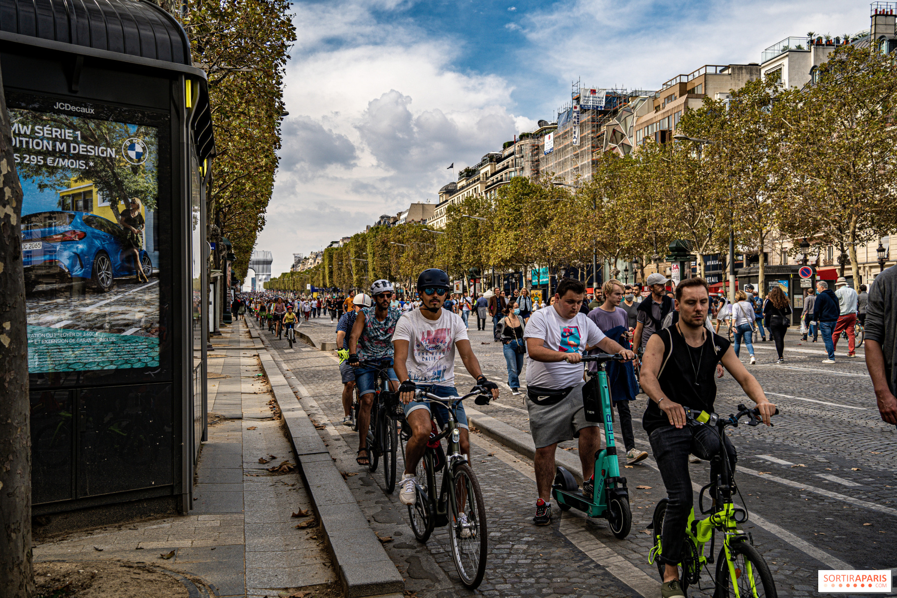 Avenue Des Champselysees Stock Photo - Download Image Now - Paris