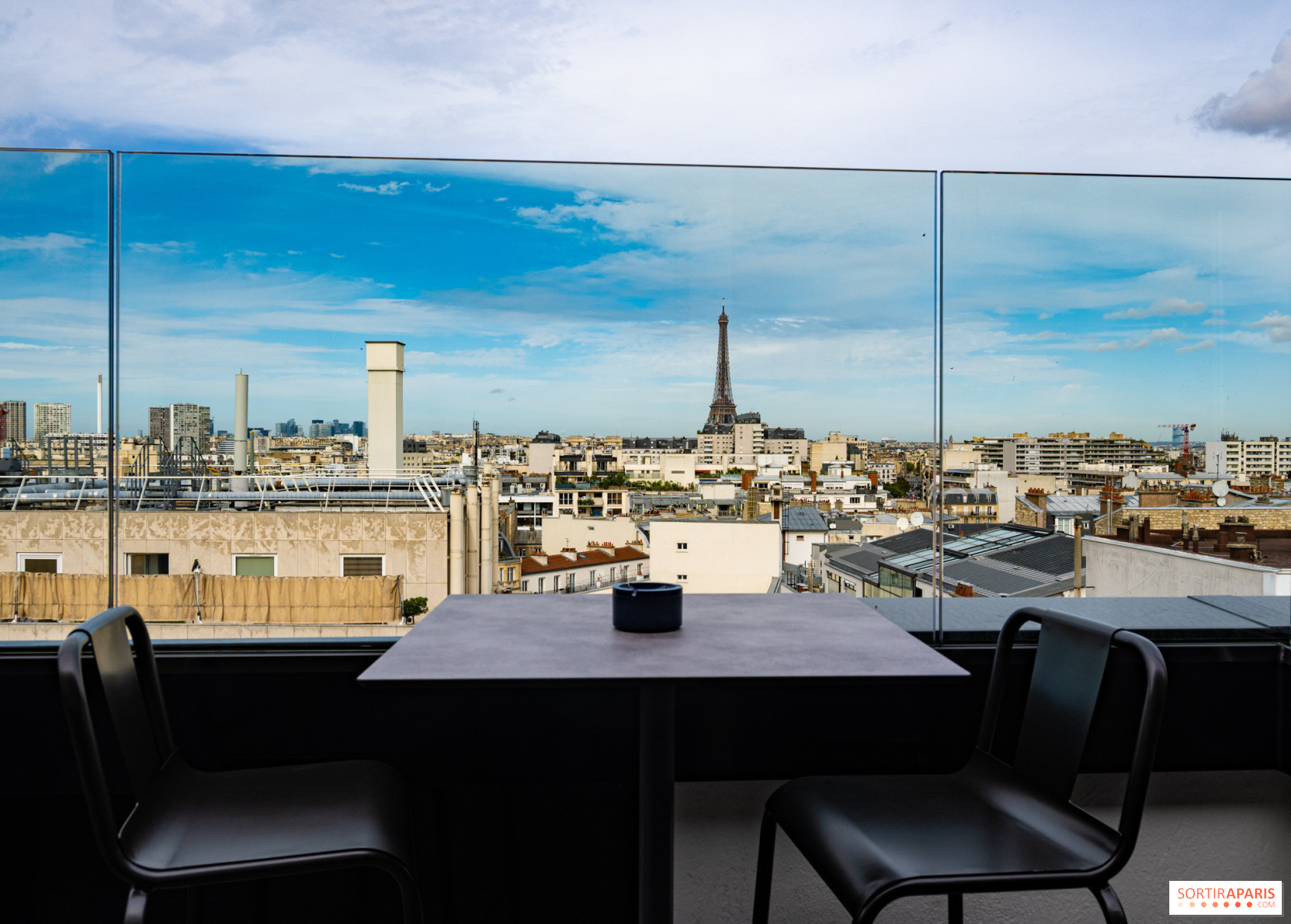 See How This Rooftop Restaurant in Paris Pulls Out All the Design