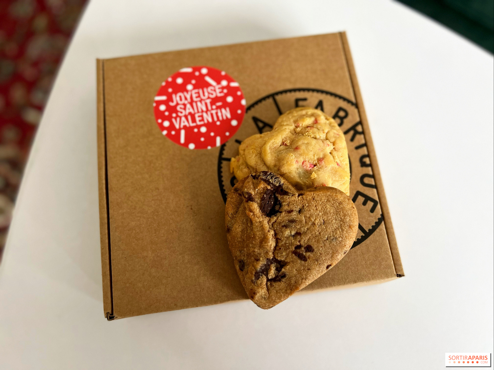 A box of love cookies by Fabrique Cookies for Valentine's Day 2022 
