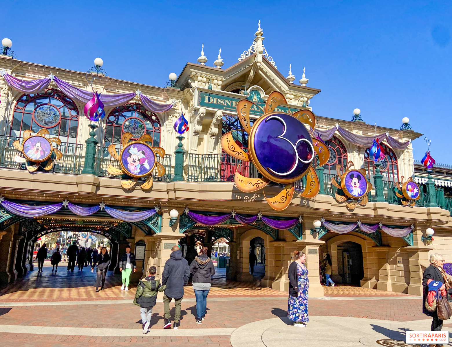 Acero y Magia: Postal Disneyland París 30 Aniversario