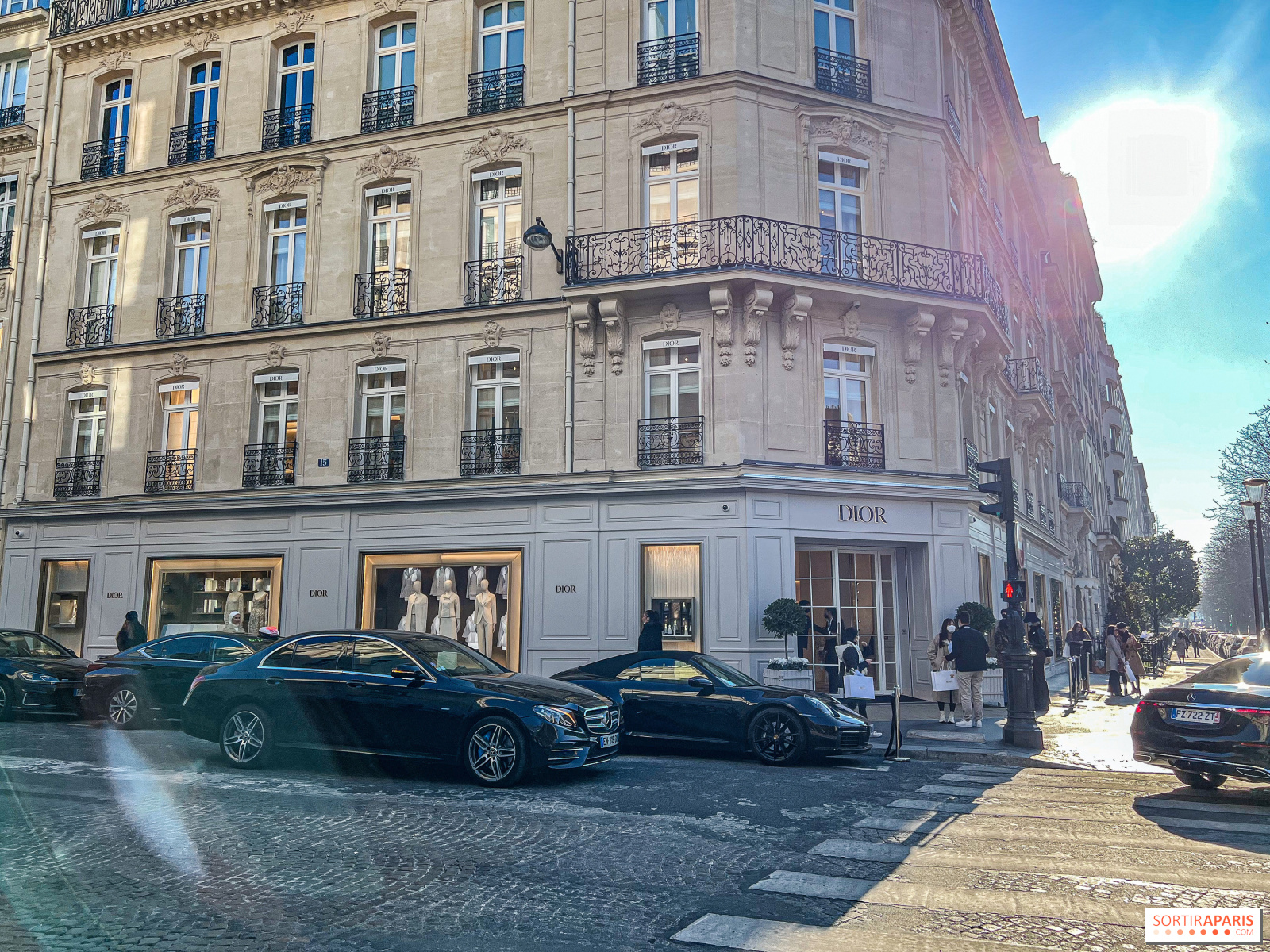 Christian Dior Building Maison In Avenue Montaigne 30 In Paris