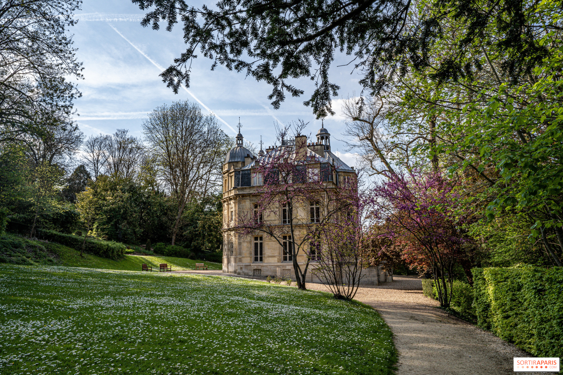 Interactive investigations at the Château de Fontainebleau: an