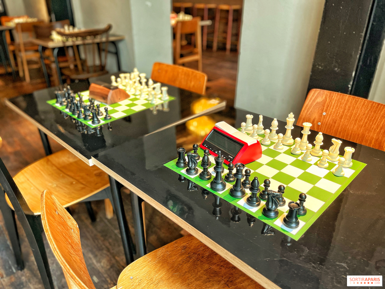 Blitz Society, the Parisian bar teaching you chess 