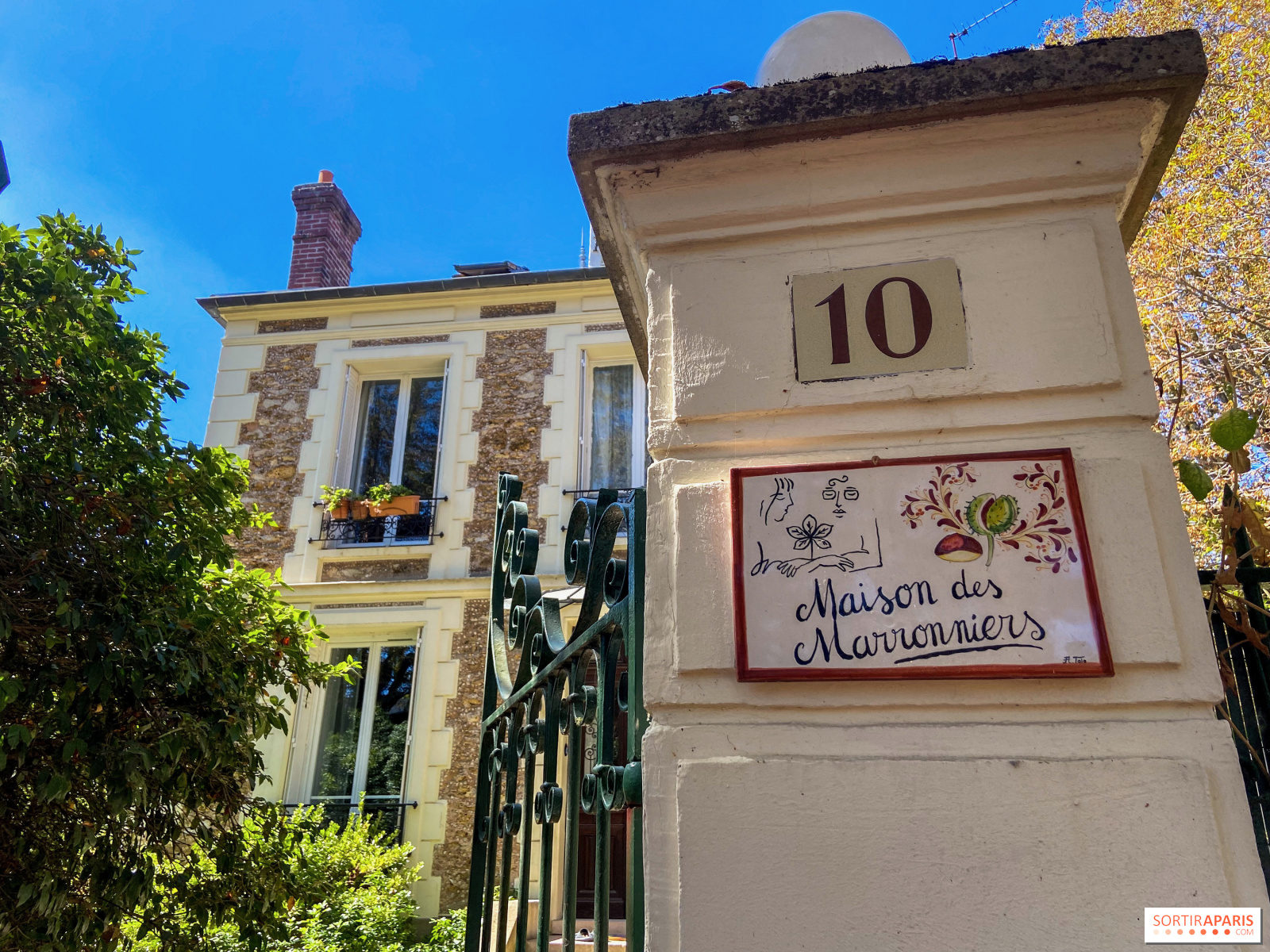 Private tour of the Maison de Famille and the Louis Vuit…