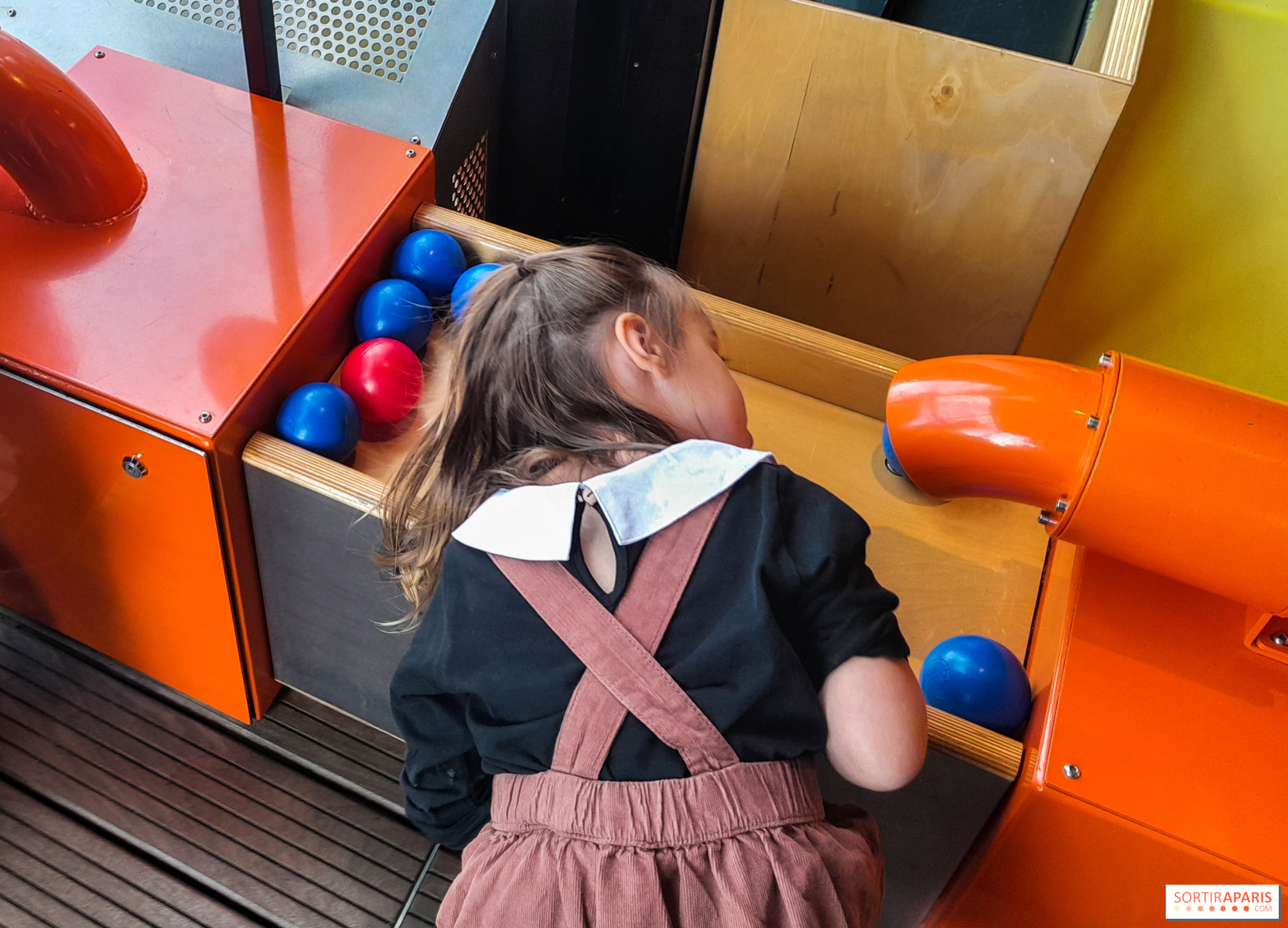 Anniversaire d'enfant : jouer et s'amuser avec des produits colorés chez