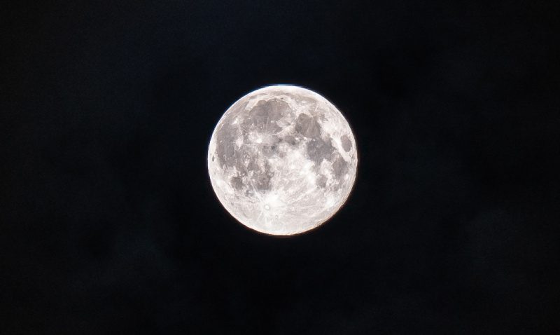 Pleine Lune des Moissons : une Super Lune exceptionnelle avec éclipse partielle