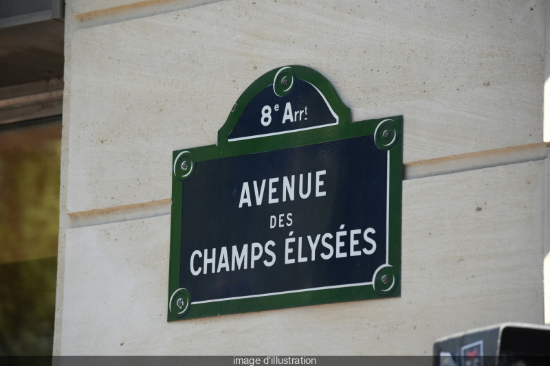 Insolite : une chasse aux diamants gratuite signée Messika sur les Champs-Élysées